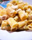 Mezze maniche con persico e gamberetti