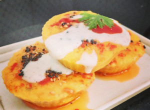 A picture of Handvo Muffins with Creamy Cheese Sauce.