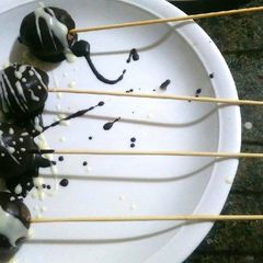 A picture of Cake pops #author marathon.