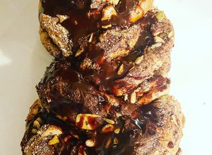 Una foto de Pan trenzado con chocolate y nueces
