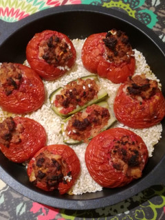 Una foto de Tomate relleno con carne si lactosa y sin huevo