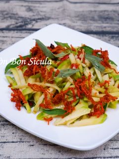 Hình của món Gỏi Trái Cóc Khô Bò Sợi.
