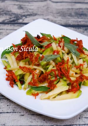 Hình của món Gỏi Trái Cóc Khô Bò Sợi.