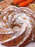 Ciambellone alle carote, con mandorle e gocce di cioccolato