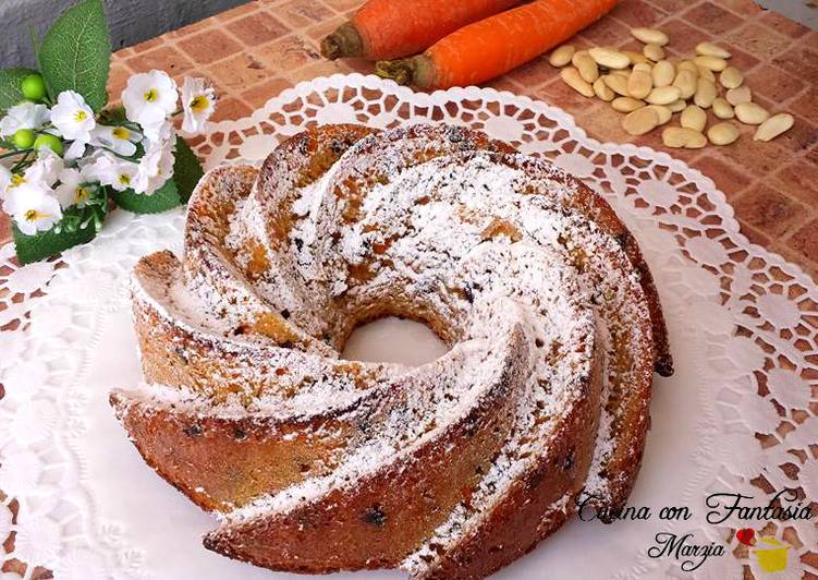 Ciambellone alle carote, con mandorle e gocce di cioccolato