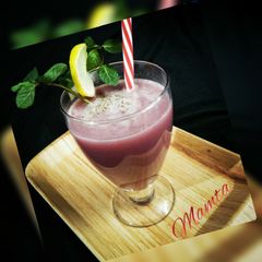 A picture of Grapes Pomegranate juice.