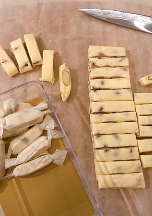 A picture of Taiwanese-style almond nougat (Simple version).