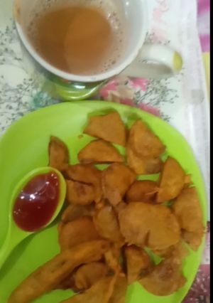 आलू के पकौड़ (Aloo ke pakode recipe in Hindi) रेसिपी मुख्य फोटो