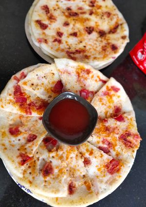 ટોમેટો ઉત્તપમ (Tomato Uttapam Recipe In Gujarati) રેસીપી મુખ્ય ફોટો