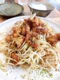 Octopus fry with sautéed bean sprouts