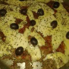 Una foto de Revuelto de carne a la pizza