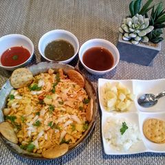 A picture of Bhelpuri chat.