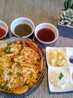 A picture of Bhelpuri chat.