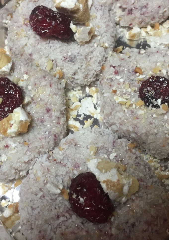Una foto de Pastelitos de turrón del duro con arándanos