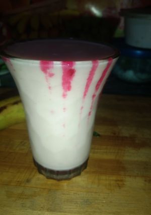 बनाना रोज़ समूदी (banana rose smoothie recipe in Hindi) रेसिपी मुख्य फोटो
