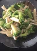 Tumis Brokoli Jamur Shimeji Bawang Putih (Garlic Broccoli-Shimeji Stir Fry)