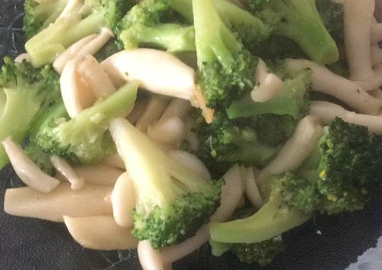 Bagaimana Menyiapkan Tumis Brokoli Jamur Shimeji Bawang Putih (Garlic Broccoli-Shimeji Stir Fry) yang simpel