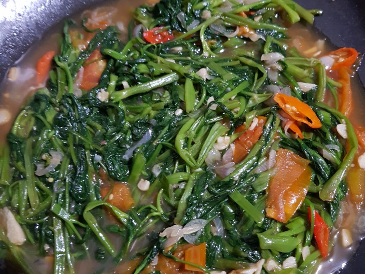 Bagaimana Menyiapkan 2. Tumis Kangkung Terasi, Lezat