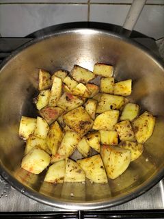 Une photo de Pommes de terre sautées piquant