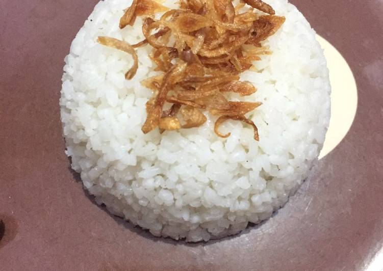 Bagaimana Menyiapkan Nasi Uduk Rice Cooker, Lezat