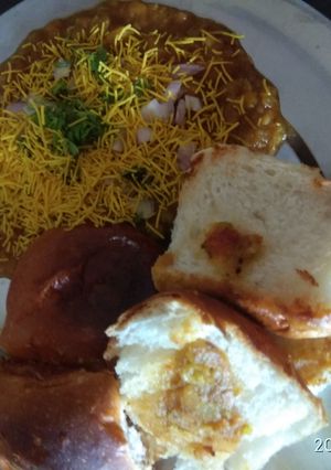 A picture of Restaurant style pav bhaji.