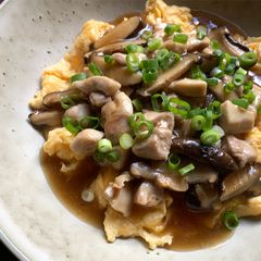 A picture of Scrambled Egg with Chicken & Shiitake Sauce.