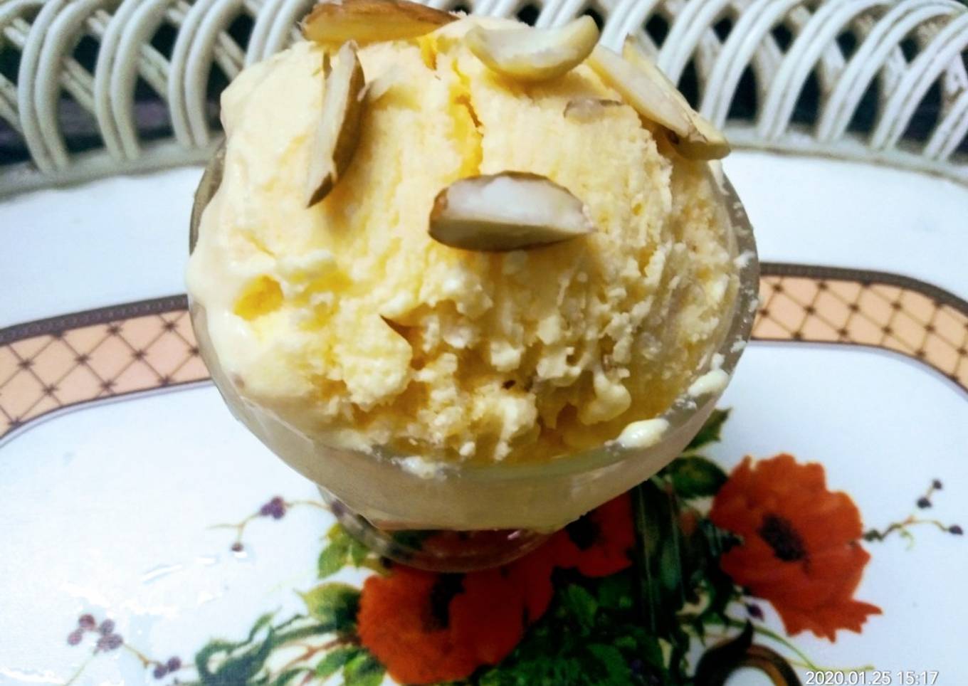 Homemade Vanilla Custard Ice Cream