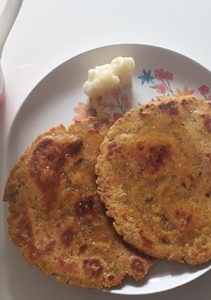 धनिया पत्ती की मसाला भाखरी (dhaniya patte ki masala bhakri recipe in hindi) रेसिपी मुख्य फोटो