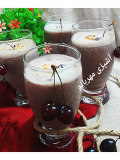 عکسی از دستور میلک شیک گیلاس و موز