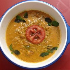 A picture of Aaloo tomato gravy in rich coconut milk.
