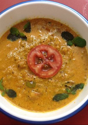 A picture of Aaloo tomato gravy in rich coconut milk.