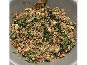 Una foto di insalata di farro