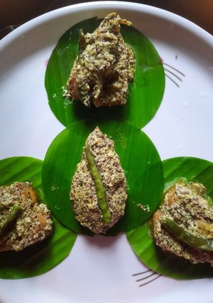 ইলিশ মাছের পাতুরি (Ilish macher paturi in Bengali) রেসিপির প্রধান ছবি