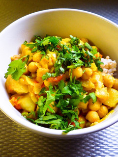 Φωτογραφία της συνταγής Ρεβίθια Curry+Garam Masala σε Γάλα Καρύδας με καστανό ρύζι, τζίντζερ, κόλιανδρο κ.α
