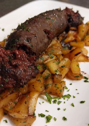 Une photo de Boudin noir aux pommes 🍎 flambées au Calvados