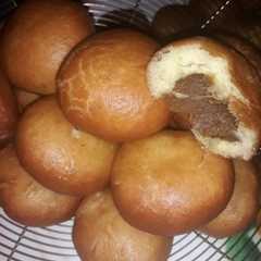 A picture of Roti goreng isi kacang ijo.