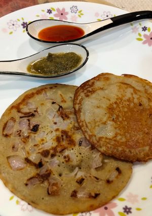 A picture of Brown top millet onion uttapam.
