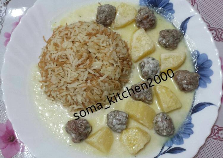 كرات اللحم باللبن مع البطاطا والرز بالشعيرية