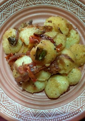 A picture of Fried Small size idli.