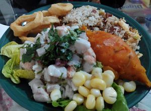 Una foto de Ceviche mixto peruano
