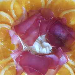Una foto de Carpaccio de hinojo y naranja