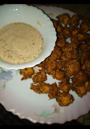 A picture of Dhaka chicken with dip sauce.