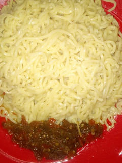 A picture of Indomie with sauce.