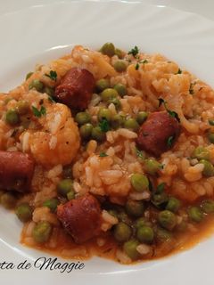 Una foto de Arroz caldoso con coliflor, guisantes y chistorra