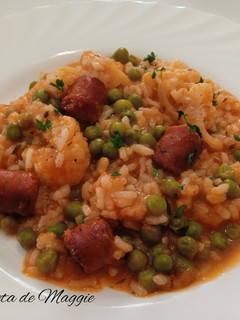 Una foto de Arroz caldoso con coliflor, guisantes y chistorra
