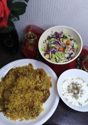 A picture of Chicken biryani, raita aur salad.