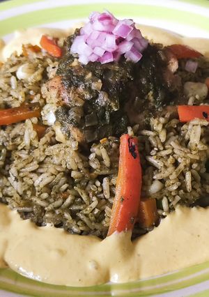 Una foto de Arroz con Pollo peruano especial tipo norteño (versión FINAL) -