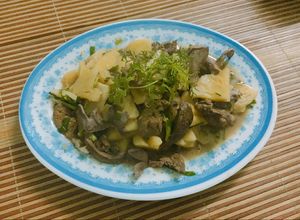 Hình của món Lòng mề gà xào dứa.