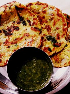 बेसन और चावल के आटे का चीला (Besan aur chawal ke aate ka cheela recipe in Hindi) रेसिपी मुख्य फोटो
