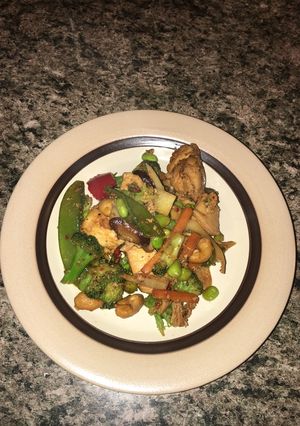 A picture of Honey garlic stir fry chicken.